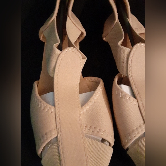 Dr Leonard's Spandex Sandals Fabric Shoe Size 10W Tan - Picture 2 of 4